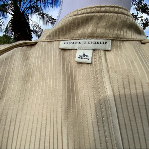 32% Silk 68% CottonBanana Republic Women's Beige Striped Utility Jacket Sz 0 - Picture 9 of 10